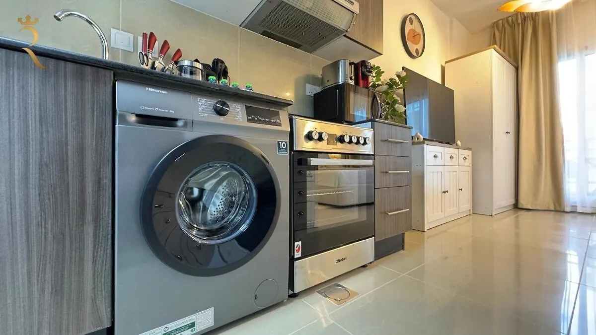 Luxury Stay In Al Reef Studio With King Bed Abu Dhabi Apartamento