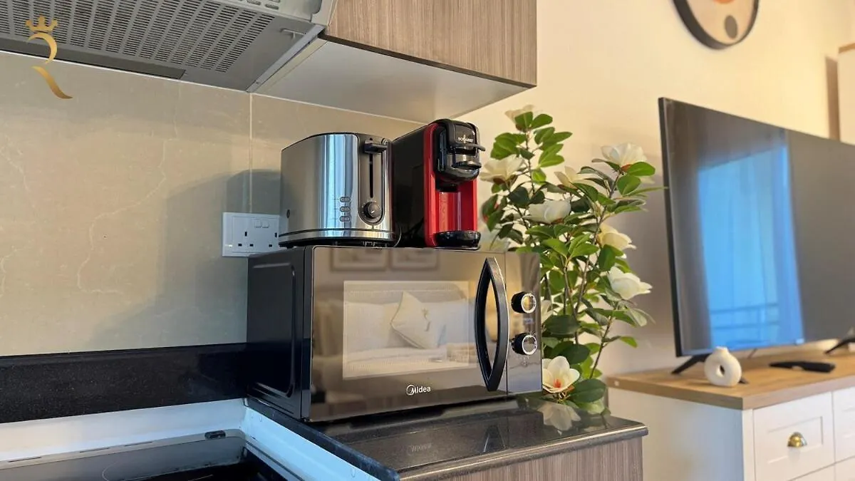 Luxury Stay In Al Reef Studio With King Bed Abu Dhabi 0*,  Emirati Arabi Uniti