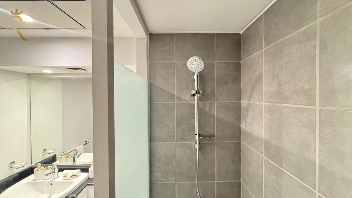 Appartamento Luxury Stay In Al Reef Studio With King Bed Abu Dhabi