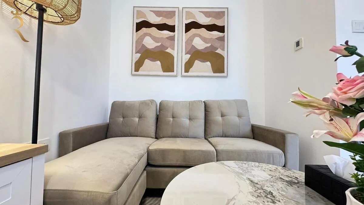 Appartamento Luxury Stay In Al Reef Studio With King Bed Abu Dhabi